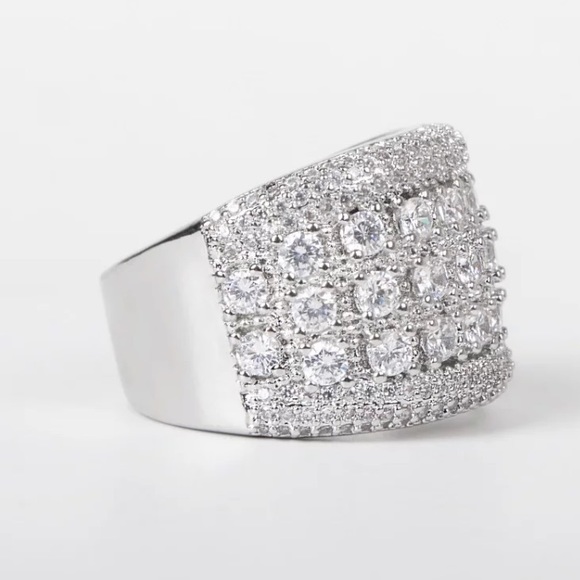 NEW 925 BAGUE STERLING SILVER DIAMOND RING, CUTE RING, SHINY RING. - Picture 4 of 9